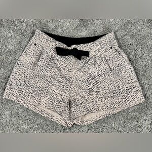 Lululemon “Spring Break Away” Shorts-Dottie Dash Grain Black- Size 6